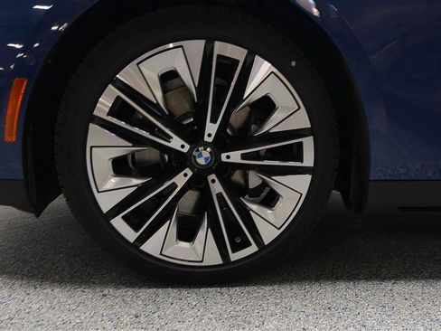 Certified 2025 BMW 530i w/ Premium Package image 5