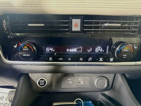 Used 2023 Nissan Rogue SV w/ SV Premium Package AWD/4WD image 13