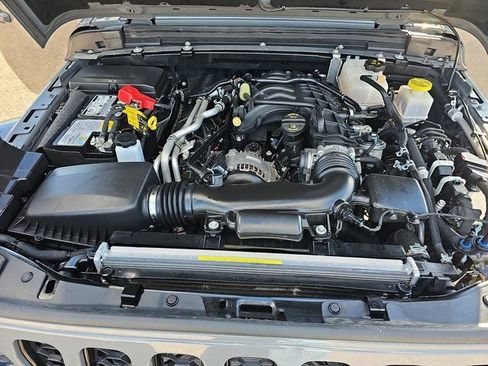 Used 2023 Jeep Gladiator Overland image 27