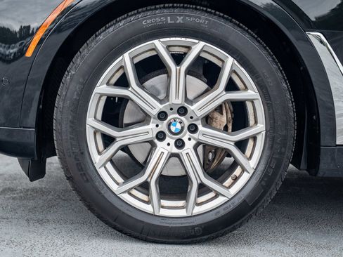 Used 2022 BMW X7 xDrive40i w/ Premium Package AWD/4WD image 14