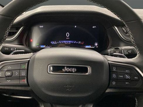 Used 2025 Jeep Grand Cherokee Laredo w/ Luxury Tech Group I AWD/4WD image 15