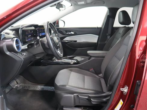 Used 2024 Chevrolet Trax LT w/ Driver Confidence Package FWD image 8