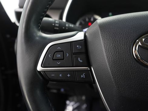 Used 2022 Toyota Highlander XLE image 26