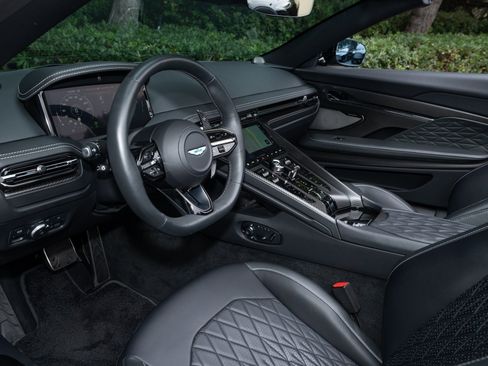 Used 2025 Aston Martin DB12 Convertible image 16