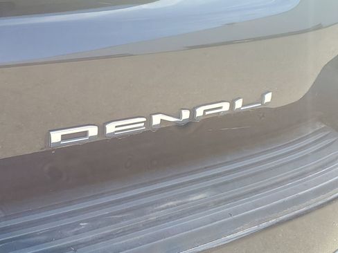 Used 2023 GMC Yukon Denali image 7