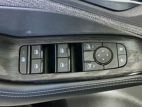 Used 2023 Nissan Rogue SV image 15