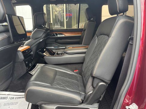 Used 2022 Jeep Grand Wagoneer Series III w/ Rear Seat Video Group 1 AWD/4WD image 16