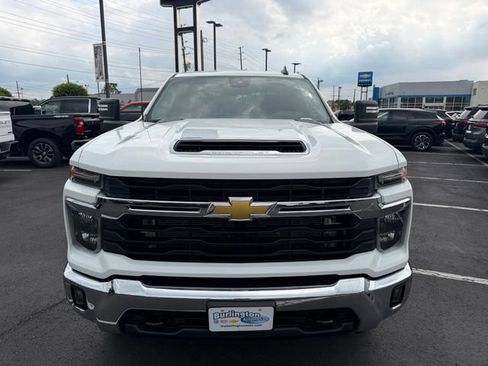Used 2024 Chevrolet Silverado 2500 LT w/ Convenience Package AWD/4WD image 2