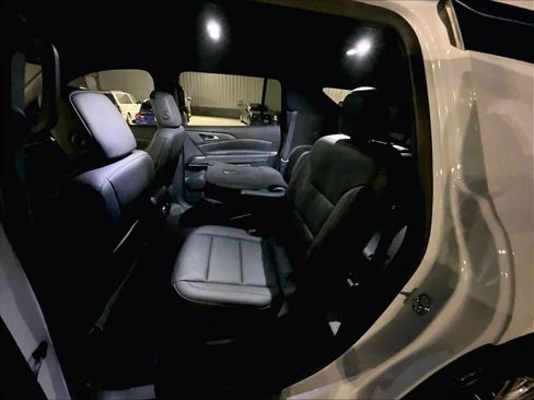 Certified 2025 Chevrolet Traverse LT image 14