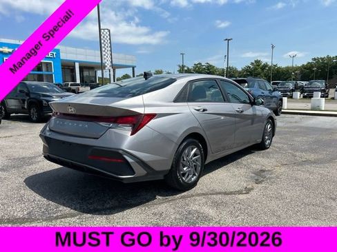 Used 2024 Hyundai Elantra SEL FWD image 3