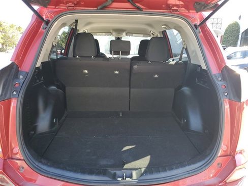 Used 2017 Toyota RAV4 LE image 9