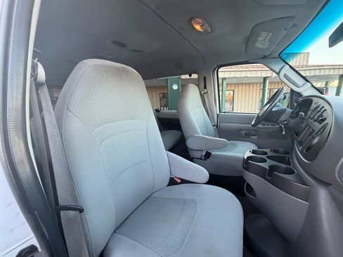 Used 2008 Ford E-350 and Econoline 350 XLT image 17