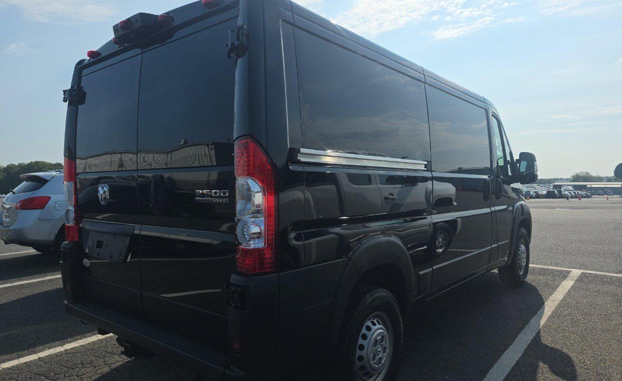 Used 2024 RAM ProMaster 2500 w/ Convenience Group FWD image 4
