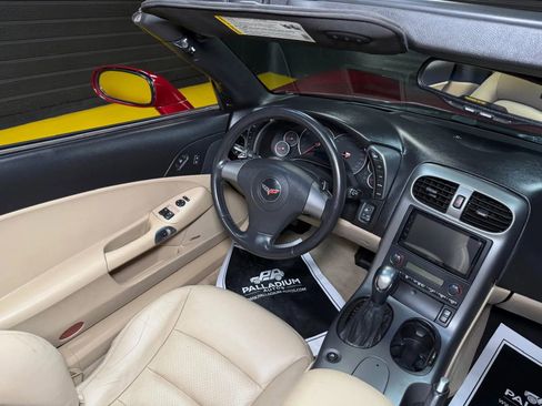 Used 2006 Chevrolet Corvette Coupe w/ Preferred Equipment Group RWD image 12