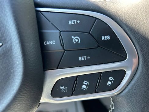 Used 2023 Chrysler Pacifica Touring-L FWD image 20