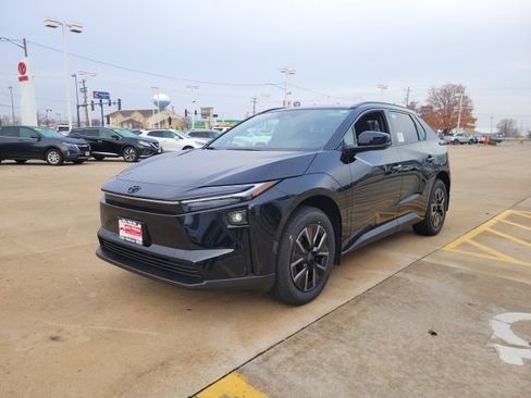 Used 2026 Toyota bZ AWD/4WD image 2
