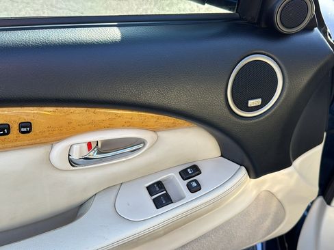 Used 2004 Lexus SC 430 Convertible RWD image 13