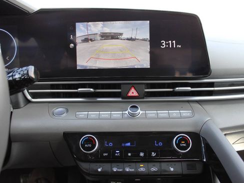 Used 2025 Hyundai Elantra SEL FWD image 19