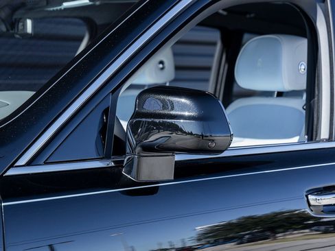 Used 2025 Rolls-Royce Cullinan image 17