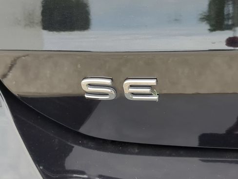 Certified 2023 Volkswagen Taos SE FWD image 10