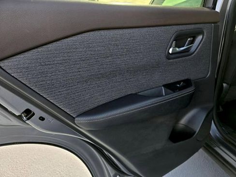 Used 2023 Nissan Rogue SV image 15