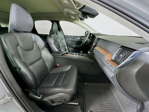 Used 2024 Volvo XC60 B5 Plus w/ Protection Package Premier image 32