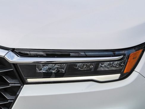 Used 2025 Honda Pilot EX-L image 5
