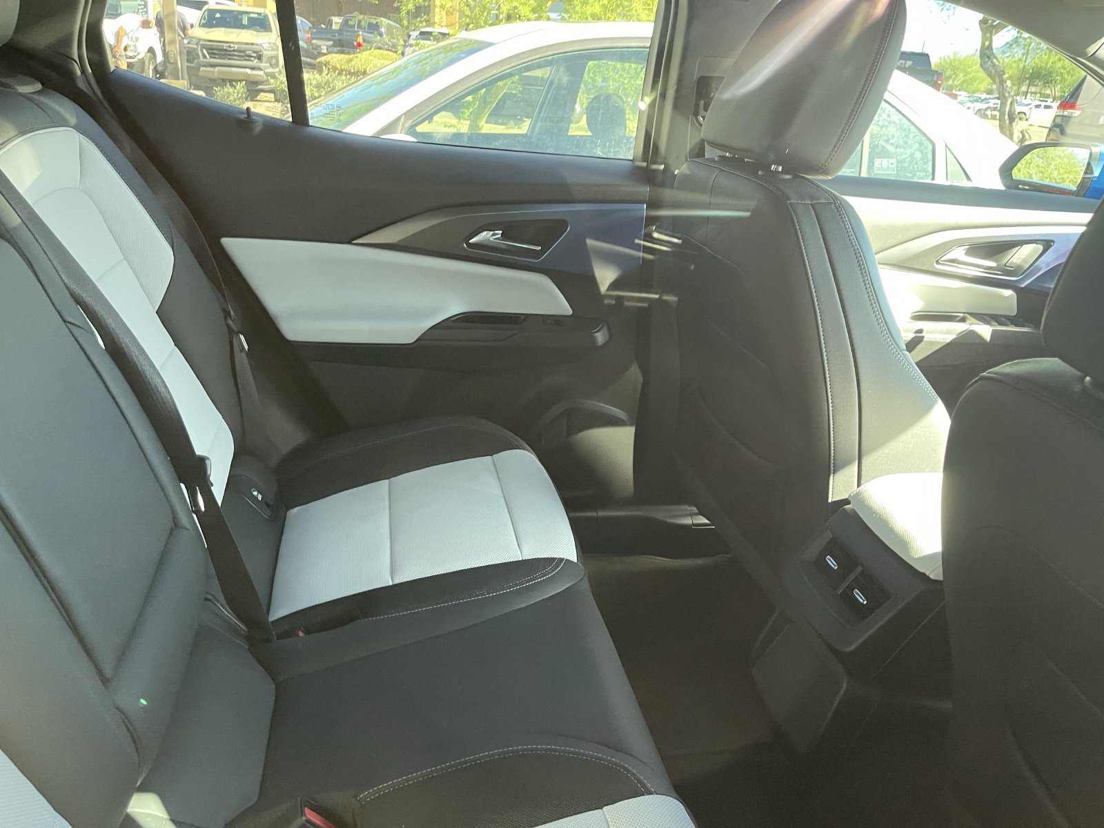 Used 2024 Chevrolet Equinox EV LT FWD image 7