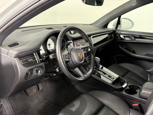 Certified 2023 Porsche Macan S image 4