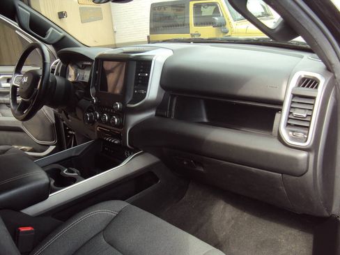 Used 2019 RAM 1500 Big Horn AWD/4WD image 13