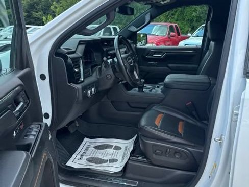 Used 2024 GMC Sierra 1500 AT4 w/ AT4 Premium Package AWD/4WD image 11