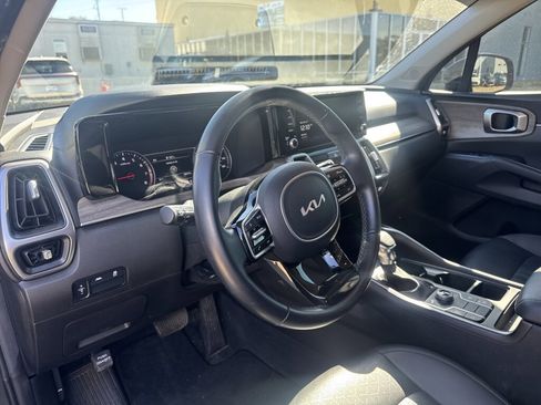 Used 2022 Kia Sorento S image 25