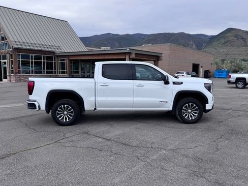 Used 2023 GMC Sierra 1500 AT4 w/ AT4 Preferred Package AWD/4WD image 4