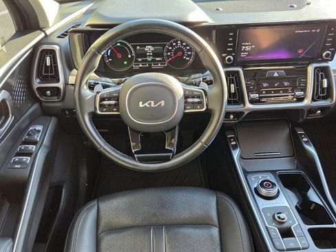 Used 2024 Kia Sorento EX AWD/4WD image 14