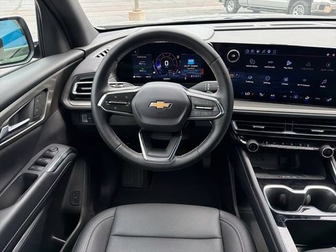 Used 2026 Chevrolet Traverse LT AWD/4WD image 32