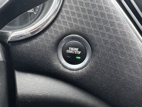 Used 2018 Chevrolet Malibu LT image 25