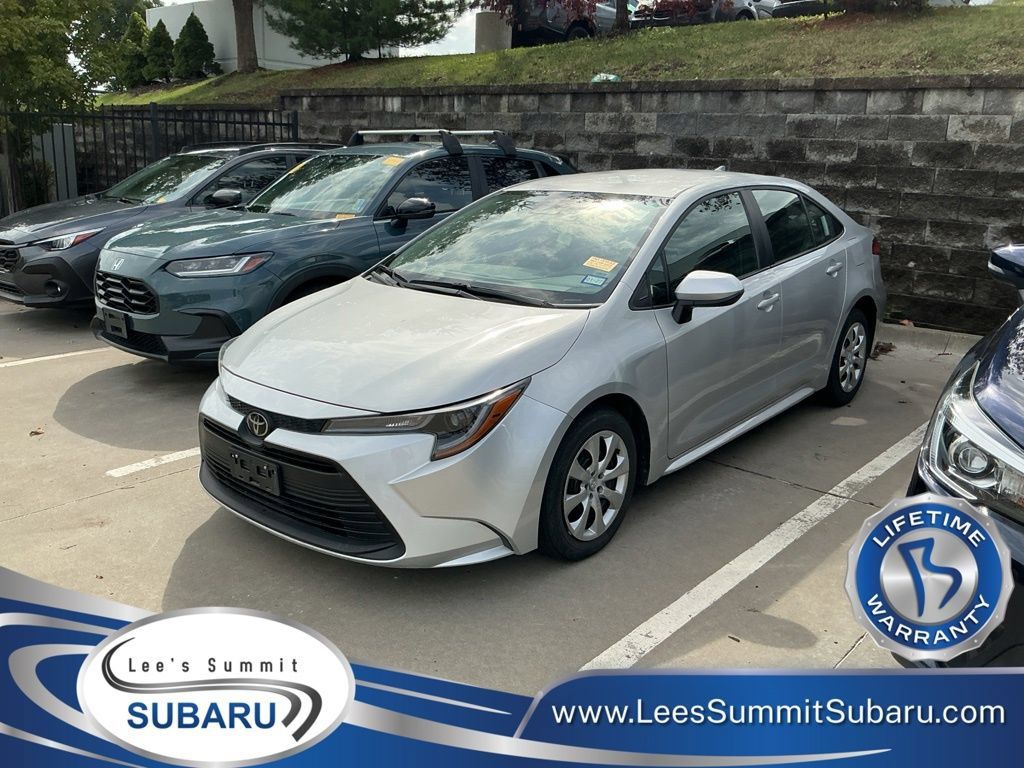 Used 2025 Toyota Corolla LE FWD image 1
