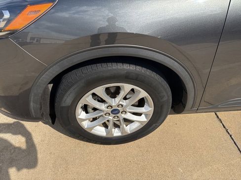 Used 2020 Ford Escape SE image 2