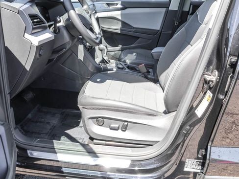 Certified 2023 Volkswagen Taos SE w/ Panoramic Sunroof Package AWD/4WD image 17