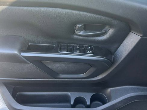 Used 2017 Nissan Titan S image 19