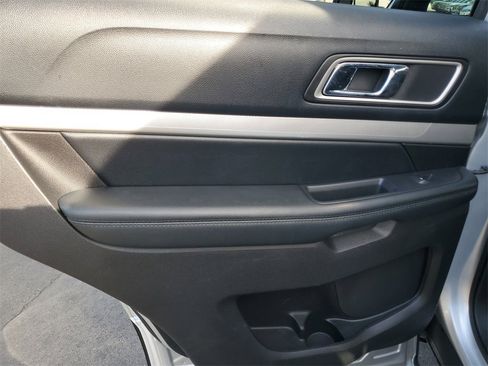 Used 2016 Ford Explorer XLT image 15