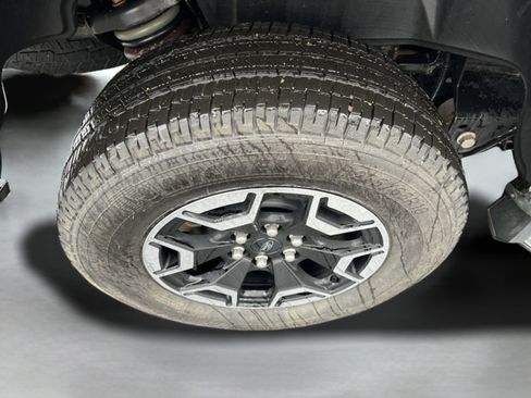 Used 2023 Ford F150 Lightning XLT image 9