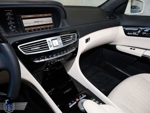 Used 2013 Mercedes-Benz CL 550 4MATIC image 27