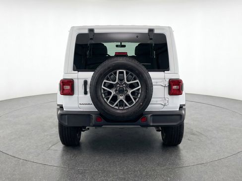 Used 2025 Jeep Wrangler Sahara image 7