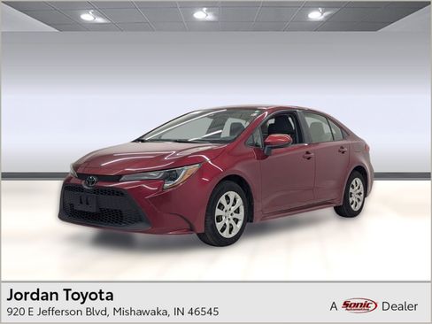 Used 2022 Toyota Corolla LE image 1