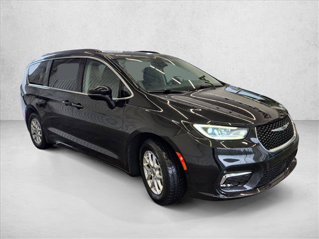 Used 2022 Chrysler Pacifica Touring-L FWD image 3