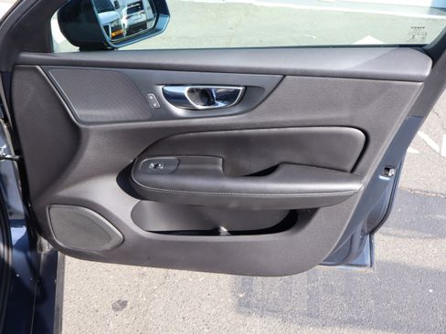 Used 2020 Volvo S60 T6 Momentum image 36