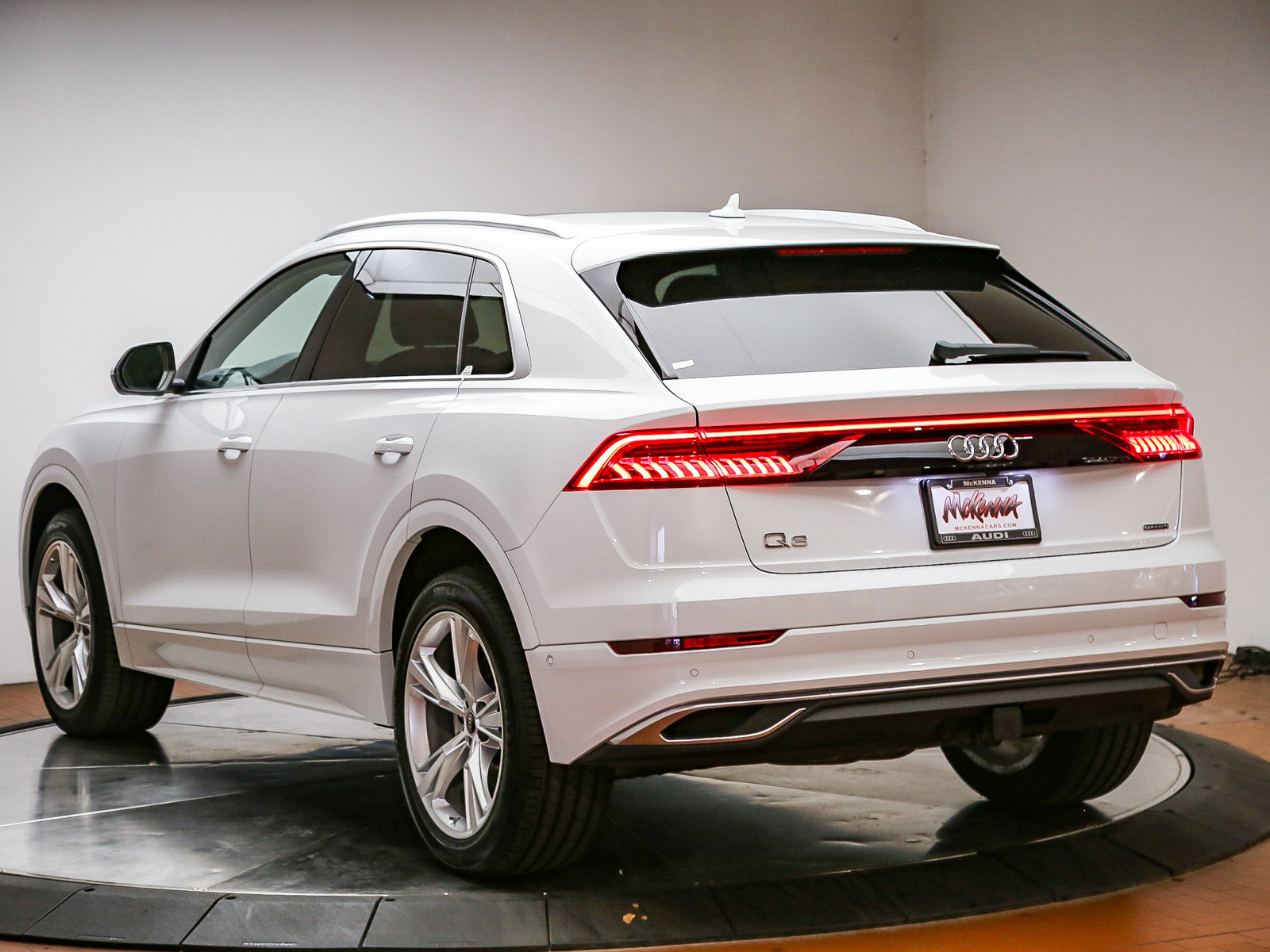 Used 2023 Audi Q8 Premium Plus AWD/4WD image 5
