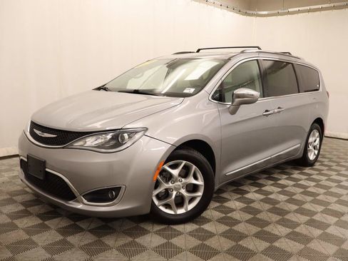 Used 2020 Chrysler Pacifica Limited image 1