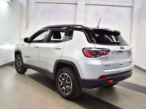 Used 2025 Jeep Compass Trailhawk AWD/4WD image 37